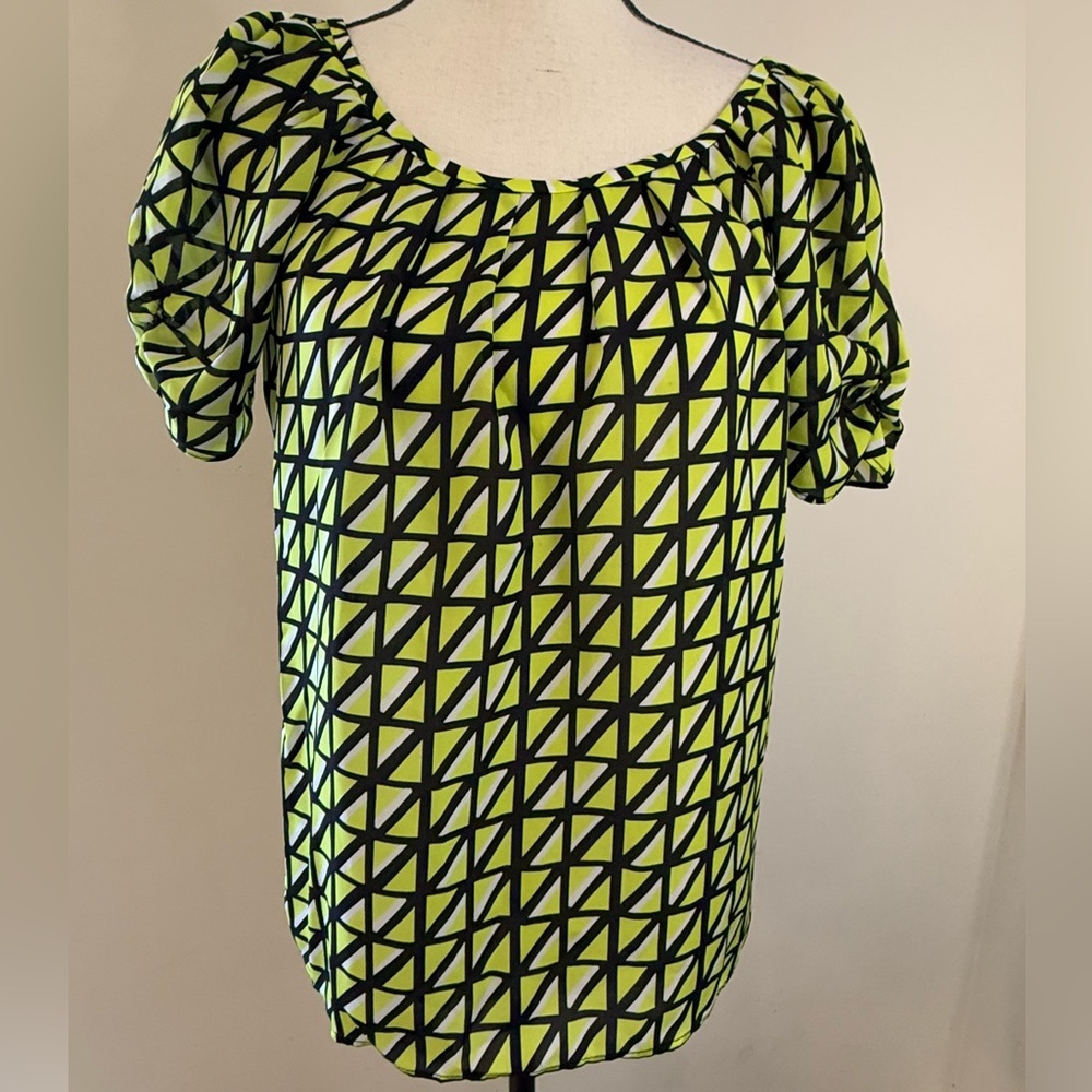 Kaari Blue bold retro top greenish yellow, black & white  geometric SZ XS